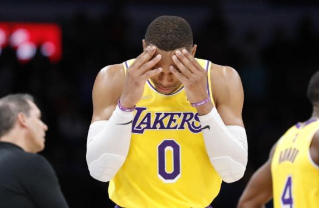 13中1失误6次入账54万美元 韦少：要做更好的自己